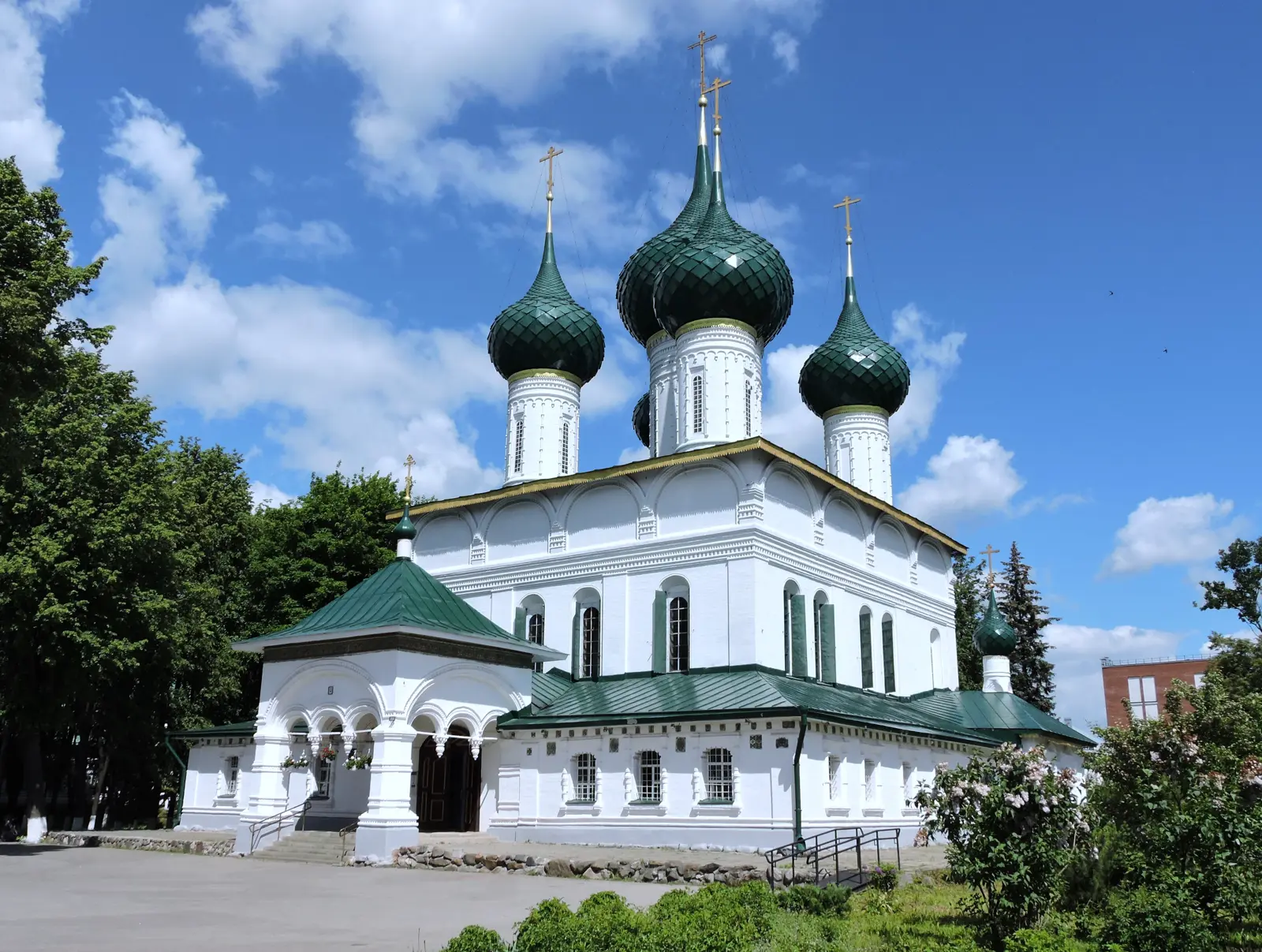 Ярославские слободы, или Город со второго взгляда (на вашем авто)