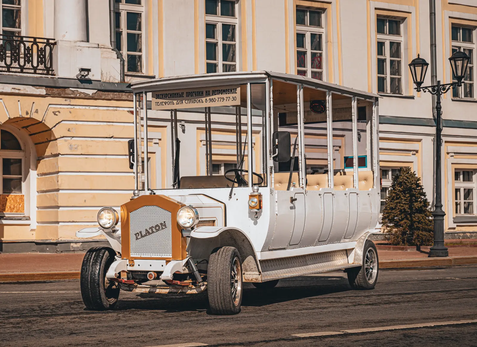 Ярославль из окна ретромобиля